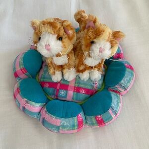 American Girl Dreamy Daisy Pet Bed with Kittens